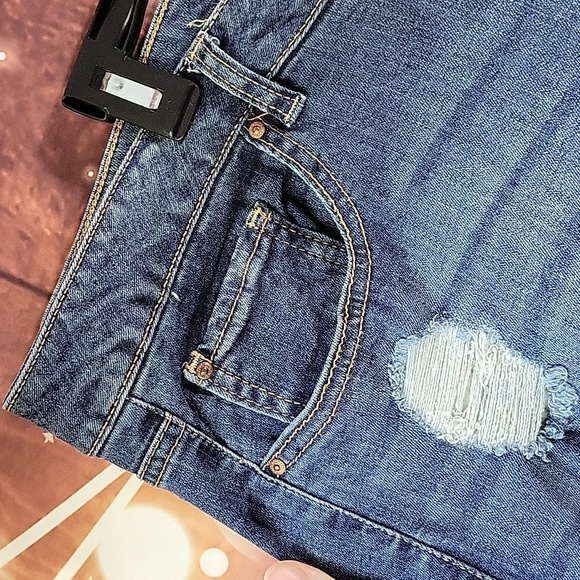 Refuge Medium Wash Distressed Jeans Size 20 - Picture 5 of 11